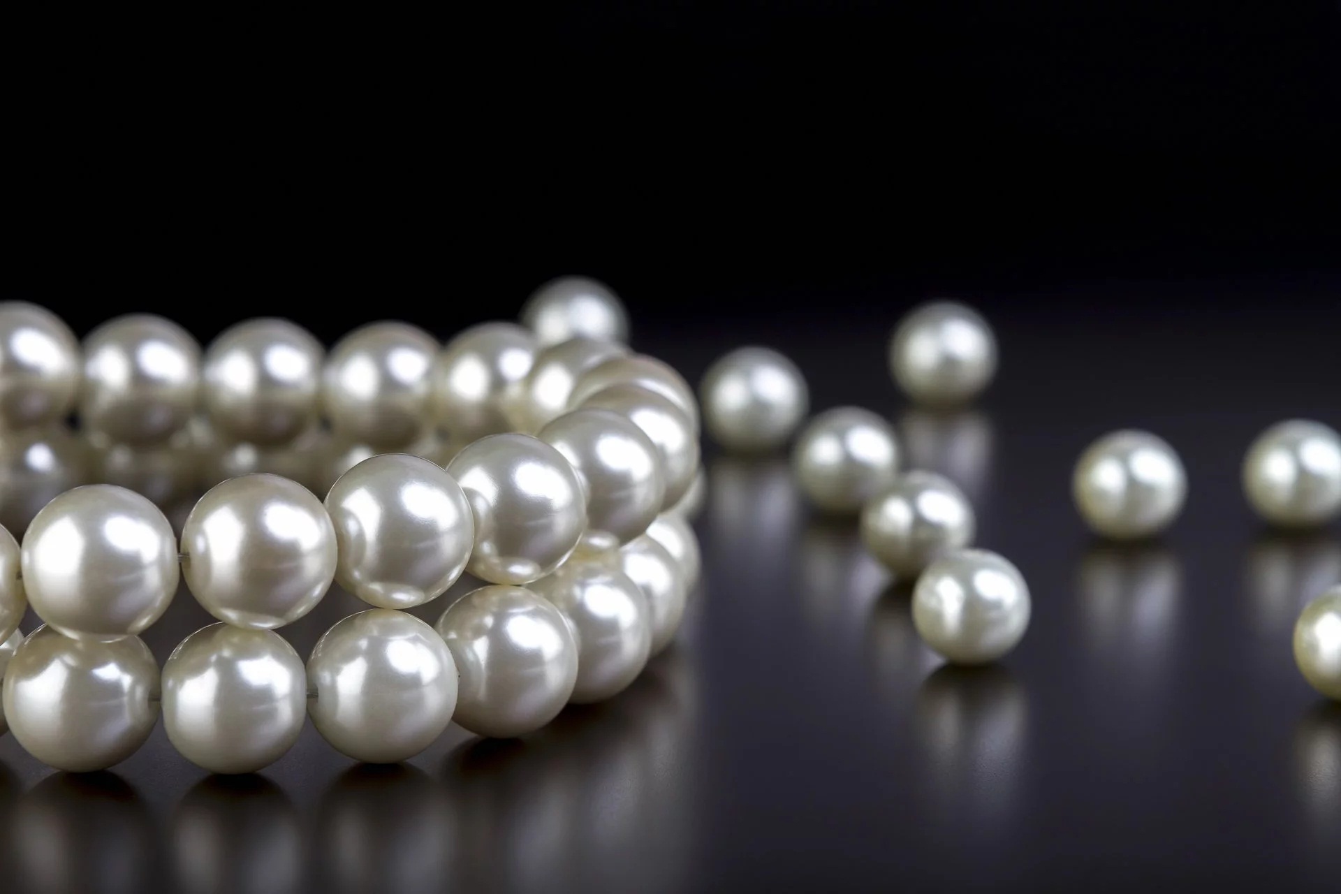 Understanding the Essential Attributes That Make Pearls a Precious Gem