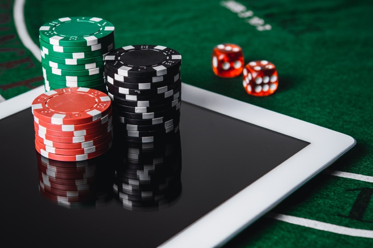 Online Casino – Learn The Top 4 Benefits To Playing With Reference
